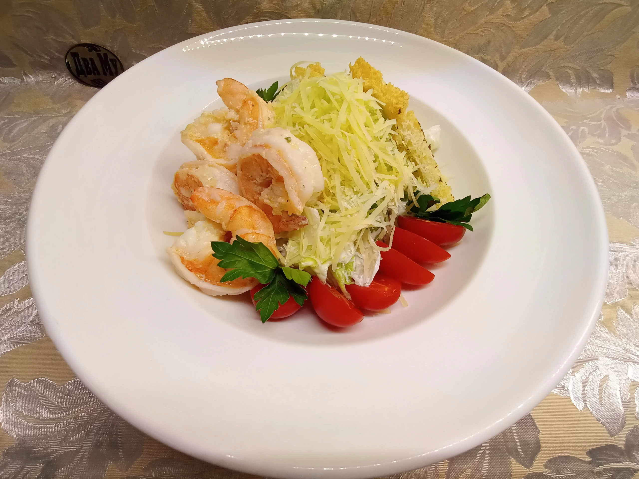 Салат Цезарь с креветками